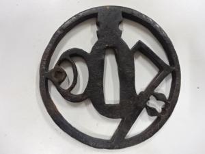 鉄地　宝寿　透かし　鍔